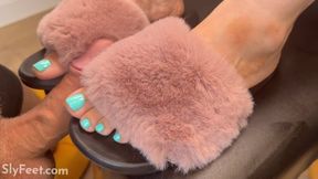 Pink fluffy slippers (HD 1080p)
