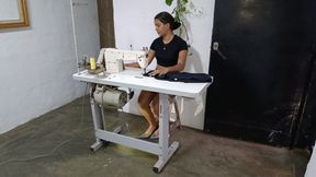 Kendall Pumping the pedal of her cooking machine with stiletto heels (5)