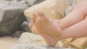 Beach Feet!: Watch Babs Bear’s feet as she watches waves