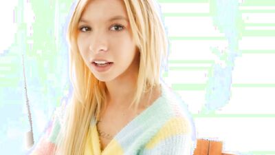 Kenzie Reeves and her stepdaughter Camamel toe the line with a creamy blonde twist