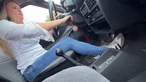 Jarlyn is having trouble starting the car while her nephew watches