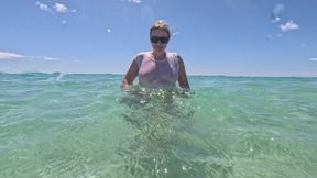 Wet White T-shirt Swimming Underwater