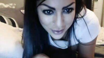 Dazzling camgirl loves teasing horny fans with her fantastic natural curves