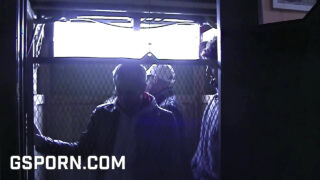 Sjuskede blowjobs og hård anal i vild homoseksuel gangbang orgie med hede sæd