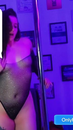 Striptease Ends with Masturbation and Squirting