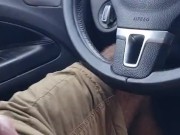 Dirigindo na estrada e batendo uma punheta gostosa