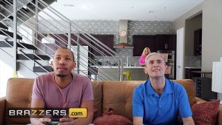 Trekant, handsjob &#8211; ebony store bryster Bridgette B anal kneppet af Ricky Johnson og Xander Corvus