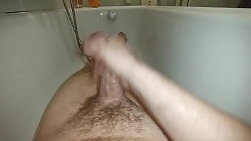 Pissing handjob in bath