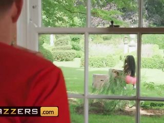 Brazzers - Ebony Neighbor Kiki Minaj loves ass fucking