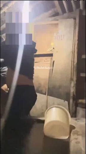 seducing old guy to do it in the bathroom