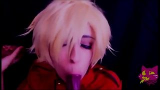 Hellsing-Cosplayerin fickt und lutscht mehrere Dildos