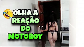 Eu atendi o motoboy de lingerie - Olha a rea&ccedil_&atilde_o dele