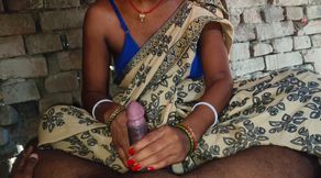 Indian Bengali Kolkata Couple Sex Video.Sari Me Suman Bhabhi Beautiful Lag Rahi Thi Husband Ne Chut Chod Ke Bahut Maza Liya.