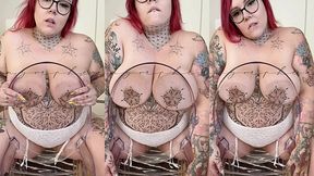 regarde moi ces gros seins