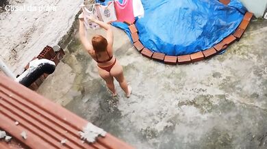 A BRICKLAYER IN THE MIDDLE OF THE CONSTRUCTION SITE