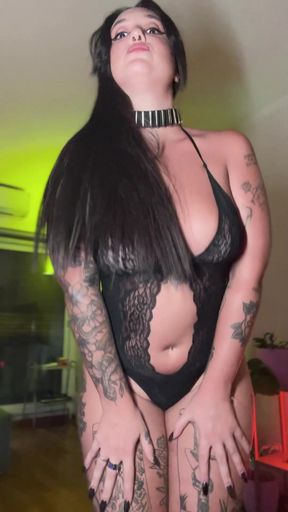Thick Tattooed Girl Shakes Massive Ass in Tight Latex Costume