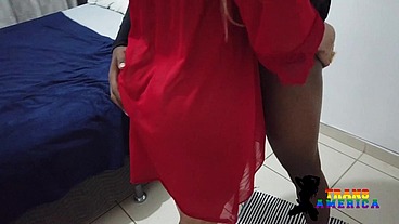 Novinho casado deixa a esposa em casa para se satisfazer com a boneca