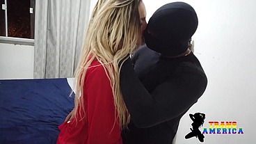 Novinho casado deixa a esposa em casa para se satisfazer com a boneca