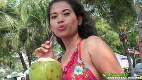 Foreigner is licking and fucking yummy Thai pussy