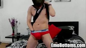 Emo twink Zackarry Starr jerking off in his bed