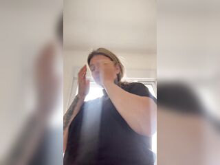 I saw a neighbour looking at me, I got sexually excited and called my cuckold spouse to suck him during the time that the neighbour looks at me, how agreeable!