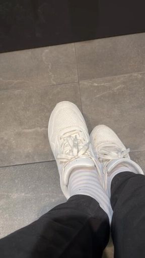 sneaker removal