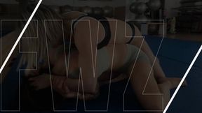 ITALIAN GIRLS NEXT DOOR - CATFIGHT Samantha Vs. Beatrice!