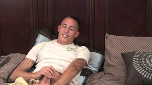 Active Duty: Horny Handjobbing Diego