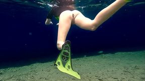 4K Panties Off underwater