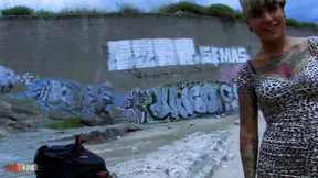 Punkie babe fucked on the beach and squirting orgasm