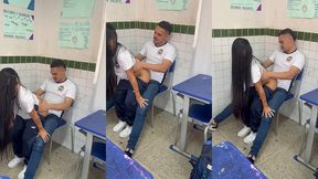 novinha gostosa 18 anos teen school sentando no pau do amigo na sala de aula do colegio