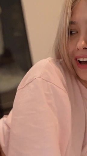 Stepmom's Heart Is Worried, Thinking That Something Bad Might Happen if She Stayed with Her Friend, but What Could Happen?