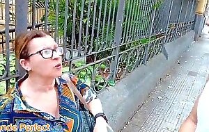 Novinho me abordar na porta igreja e me convida para seu apartamento chegando la ele me comeu