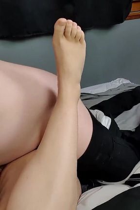 Secretary Orgasms on Her Boss's Cock and Takes a Cumshot on Her Glasses