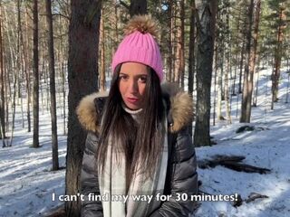 A hotty got lost in the forest and met a forester, thanking him with sex - Creampie