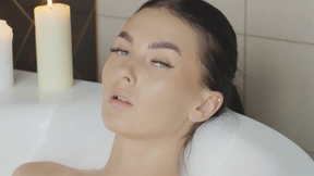 Big natural tits beauty enjoyed sexy posing & exposed gorgeous huge tits