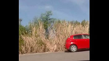 sabrina prezotte ficando nua  na rua e gozando para quem passa ver, travesti do pau grande mostrando tudo ao ar livre...