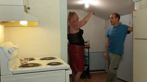 guy decides to dress in drag for the first time