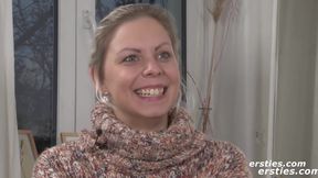 25-jahrige Tschechin spielt mit ihren Fingern und Toys - Masturbation with amateur blonde