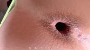 Exclusive! Beautiful girl farts in 20 mm of close up camera!