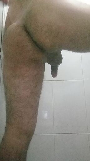 Dirty and hot ass who likes hands