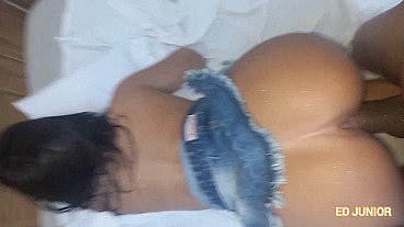 ED JUNIOR FODE FAMOSINHA COM JEANS E SEM CAMISINHA