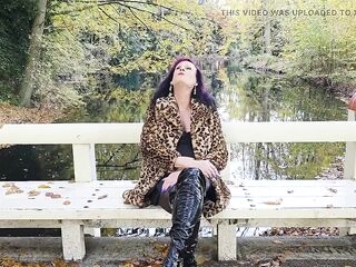 T-hotty Mistress NaomiPerv relaxing in the fall woods whilst enjoying a smoke!