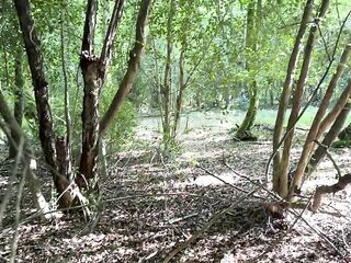 Je SUCE une bonne queue en pleine forêt ????????!