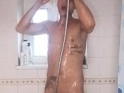 Mi doccio e mi faccio un mega segone con tata sborra calda che schizza