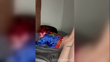 otaku follada por su amigo sin condon