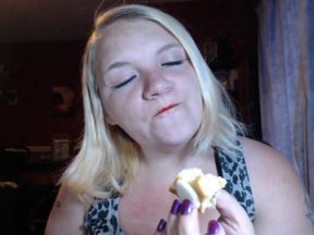 Cake time with Akosti