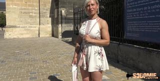 Short haired and curvy French cougar Kim wants to have some fun in her ass