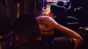 un routier me regarde m exhiber, je l invite alors a venir me baiser !