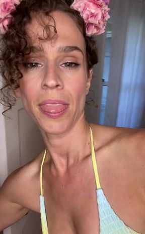 Come Play with Mommys Ass! I Need a Little Help Cleaning up My Pussy First.. the She Makes You Cum and Fill up Her Little Tight